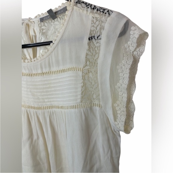 Daniel Rainn white lace trim cap sleeve blouse | NWOT | S - Picture 8 of 9